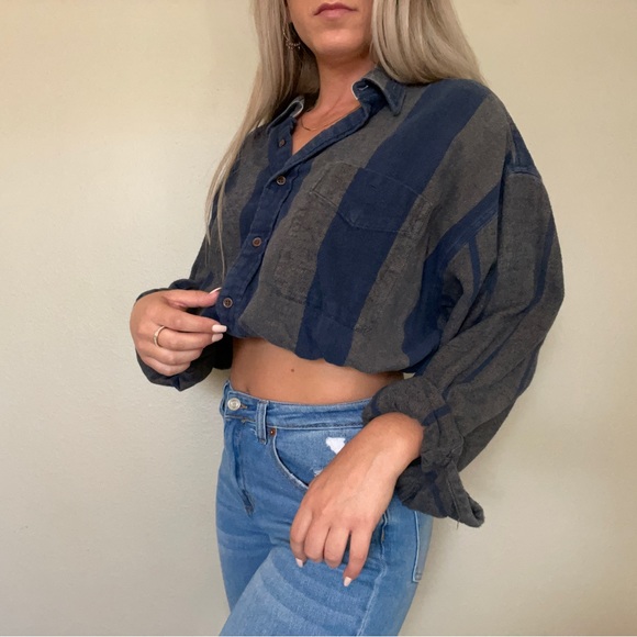 IZOD vintage crop button up collared shirt - Picture 3 of 7